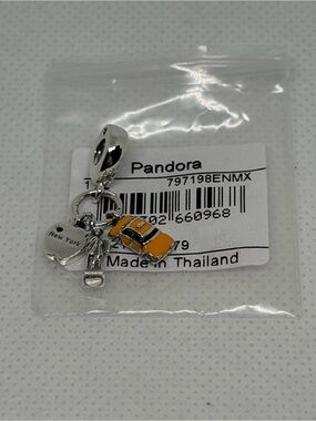 Pandora 797198ENMX - I Love New York Charm